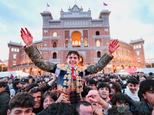 Alvaro Serrano por la Puerta Grande en Las Ventas, Madrid