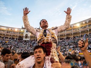 Antonio Ferrera sale por la Puerta Grande en Las Ventas con toros de Adolfo Martín